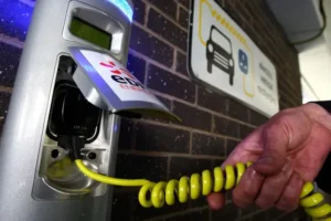 Motoring industry left ‘high and dry’ on delay to 2030 pledge