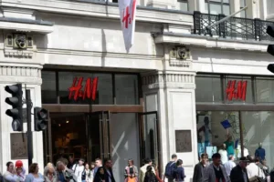 H&M sees warm autumn weather knock September sales