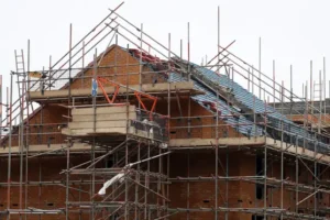 FTSE in green but higher gilt yields weigh on housebuilder shares