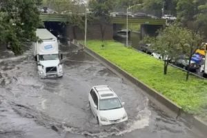Rush-hour rainstorm causes transport chaos in New York City