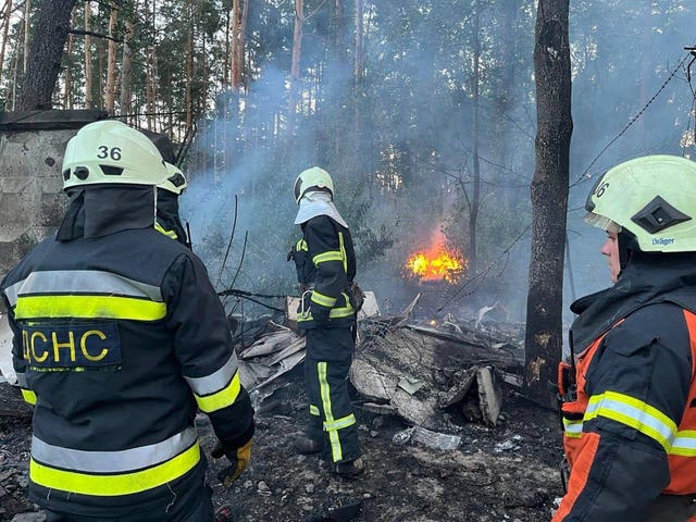 6acb65c444ee43008806f56fa1d35264 Rescuers work to extinguish a fire