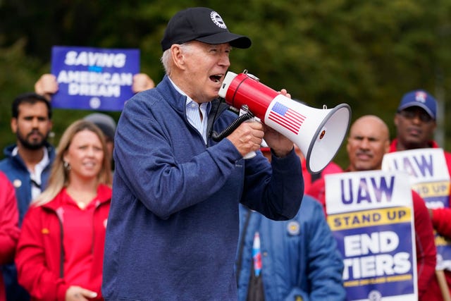 7b7ff820b35b4a0ca59f6ffce50dc740 Joe Biden rallies workers