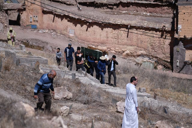 f119b13bc565482b9c1fbfae68ed9ac7 People carry a coffin of an earthquake victim in Moulay Brahim in the province of Al Haouz