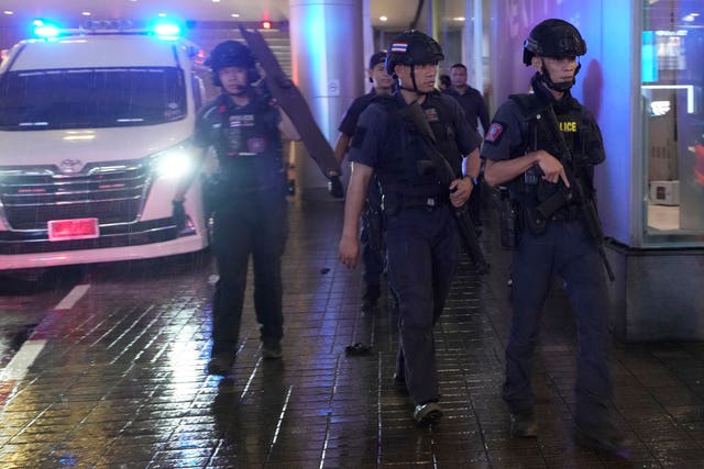 1c207e8ca567444f989f3d464eb89d11 Thai commando police officers at the scene
