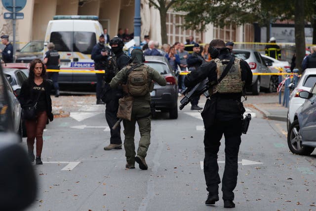 28dc23315e8c4ab39f9d4589d270179b French police