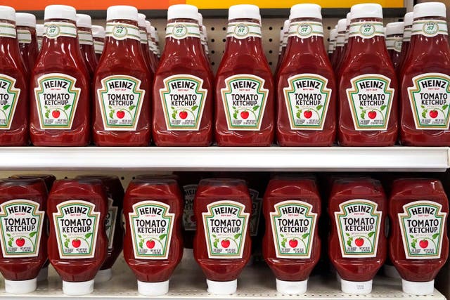 44cba7ad55ad43debb014168fc4a3823 Heinz ketchup displayed in a shop
