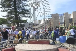 At least 11 people dead after church roof collapses in Mexico