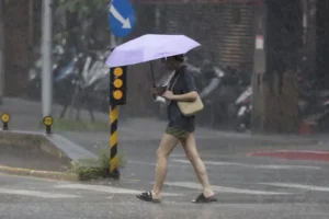 Typhoon Koinu makes landfall in Taiwan, causing 190 injuries but no deaths