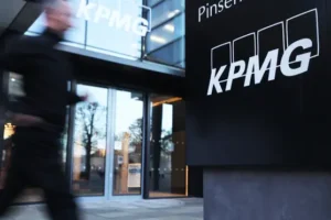 KPMG boss says he ‘cannot defend’ Carillion audits after record £21m fine