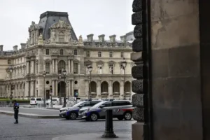 Louvre Museum and Versailles Palace evacuated as France on high alert