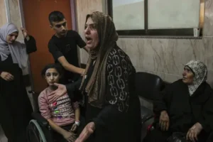 Palestinians scramble for food, safety and water before Israeli ground invasion