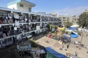 Israeli air strikes pound Gaza as efforts made to break deadlock on aid