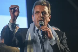 Economy minister springs surprise in Argentina presidential election