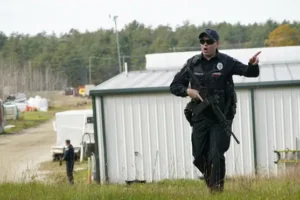 Maine police searching for gunman check possible suicide note