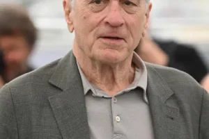 Robert De Niro testifies at trial resulting from lawsuit by his ex-assistant