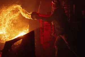 Thousands forced to evacuate homes as Santa Ana wind fuels wildfire