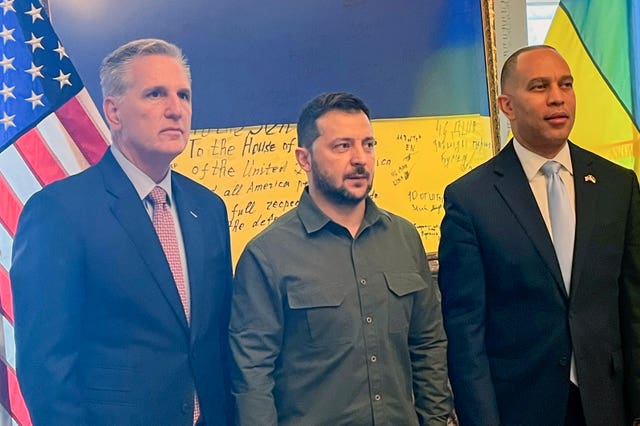 95a017837f8a4fe89e128a883fc91ca7 Ukrainian president Volodymyr Zelensky, centre, with House Speaker Kevin McCarthy, left