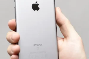 Consumer champion’s claim against Apple given go-ahead by UK court
