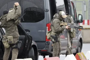 Man ‘holding four-year-old daughter hostage’ at Hamburg airport