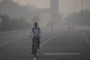 Construction banned and schools shut as toxic air engulfs New Delhi