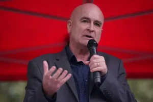 Rail union leader pledges to continue campaigning for pay deal