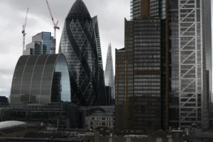 FTSE continues uninspiring week with another small drop