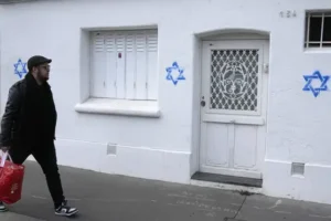 France blames Russia over bot campaign linked to antisemitic graffiti