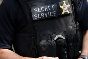Secret Service agents open fire on attempted carjackers