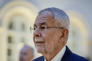 Moldova’s ‘first dog’ nips Austrian president on the hand during official visit