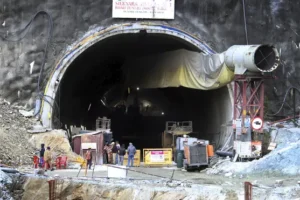 Officials consider other rescue plans to reach trapped workers in India