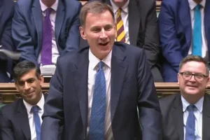 Hunt sets out plan to boost economy and cut taxes