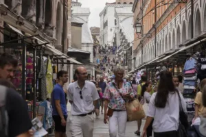 Venice rolls out day-tripper fee in bid to regulate crowds on peak weekends