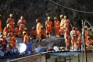 Digging to rescue 41 workers trapped in tunnel in India halted as machine breaks