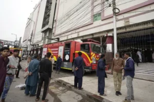 Shopping centre blaze in Pakistan kills at least 10 and injures 22 others