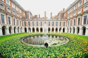 Sunak hails investment in UK ahead of Hampton Court summit