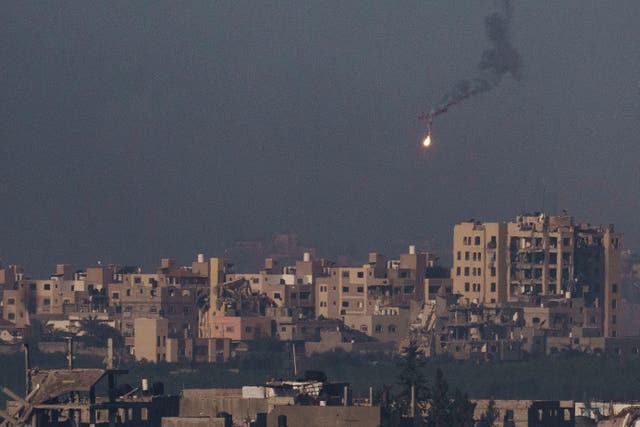 c4d57e9487614e2391ee39ca37b3ed47 Army flare over Gaza