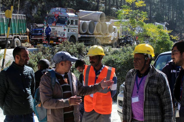 d9aba63a22c2402ba437e726bf1eb87a Rescuers gather at the site of the tunnel