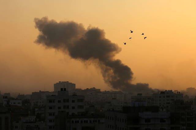 ee6a4946f97f40eeb38017e95d84a208 Smoke rises following Israeli air strikes in Gaza City