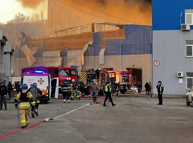 33604a9185464ef3b397a72ec5f6f124 Ukraine building on fire