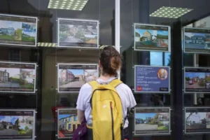 UK house prices inch higher but ‘rapid rebound’ in property market unlikely