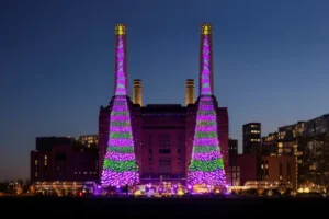 David Hockney unveils Christmas display to bring ‘joy and hope’ to Londoners