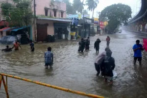 Heavy rains lash south and east India coasts as they brace for powerful storm