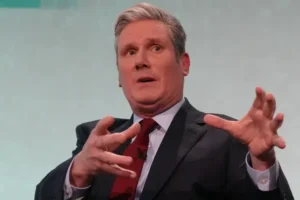 Labour’s £28bn green plans subject to fiscal rules, says Starmer
