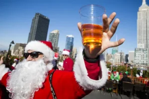 Thousands of revellers descend on NYC for annual Santa-themed bar crawl SantaCon