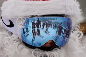 Skiing Santas hit the slopes in US resort