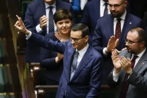 Poland’s outgoing government loses confidence vote