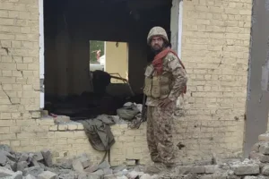 Suicide bomber used 120kg of explosives to target police station in Pakistan