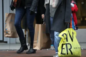 Consumer confidence increases amid Christmas cheer