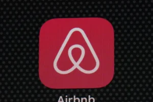Airbnb admits misleading Australian customers by charging in US dollars