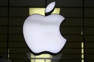Apple stops online sales of watch models in patent dispute